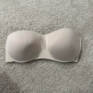 Maidenform Strapless Bra Stay Put Technology Women’s Size Medium Wireless Beige